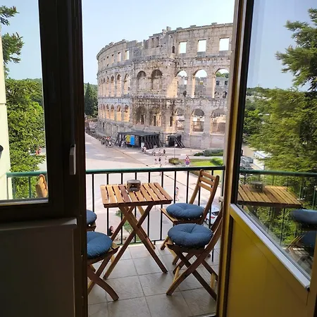 Apartment Artistic Luxury Flat With Colosseum View Pula