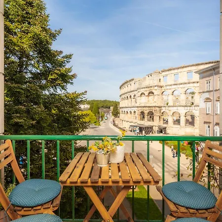 Artistic Luxury Flat With Colosseum View