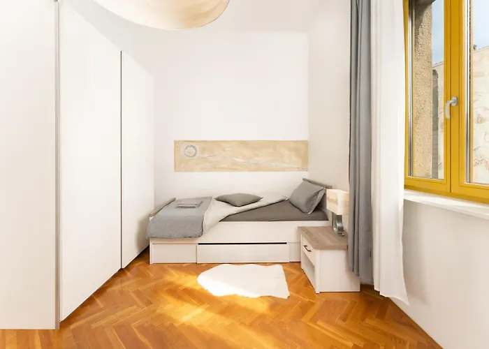 Artistic Luxury Flat With Colosseum View