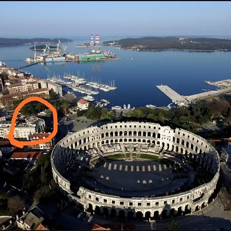 Artistic Luxury Flat With Colosseum View * Пула