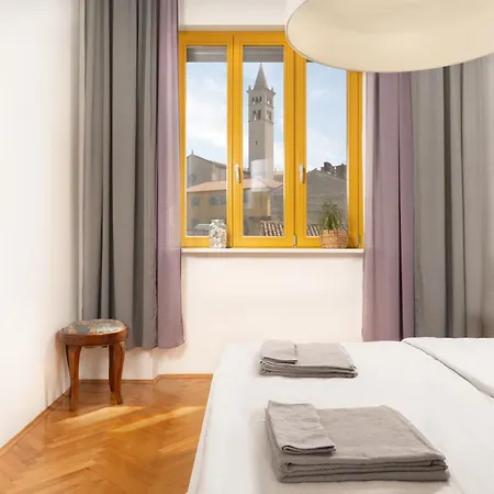 Artistic Luxury Flat With Colosseum View