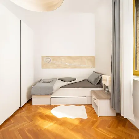 Artistic Luxury Flat With Colosseum View