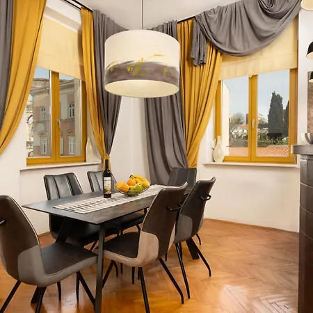 Artistic Luxury Flat With Colosseum View * Пула