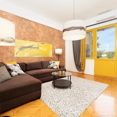 Artistic Luxury Flat With Colosseum View Пула
