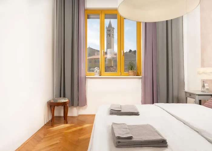 Artistic Luxury Flat With Colosseum View