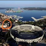 Artistic Luxury Flat With Colosseum View * بولا