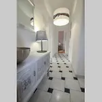 Artistic Luxury Flat With Colosseum View بولا