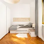 Artistic Luxury Flat With Colosseum View